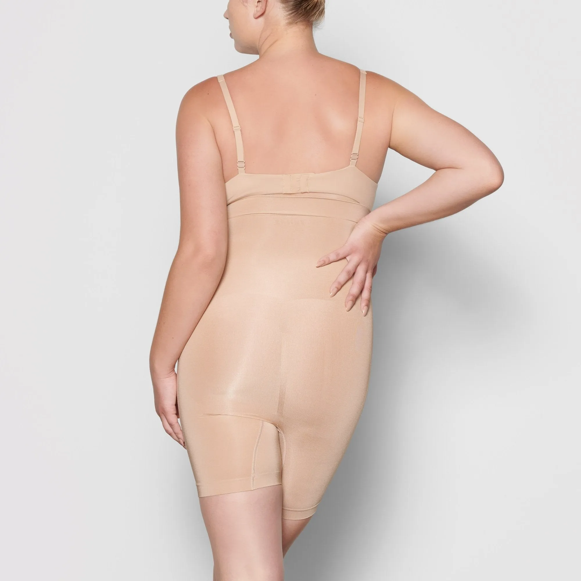 HIGH WAISTED BONDED SHORT W. OPEN GUESST | CLAY