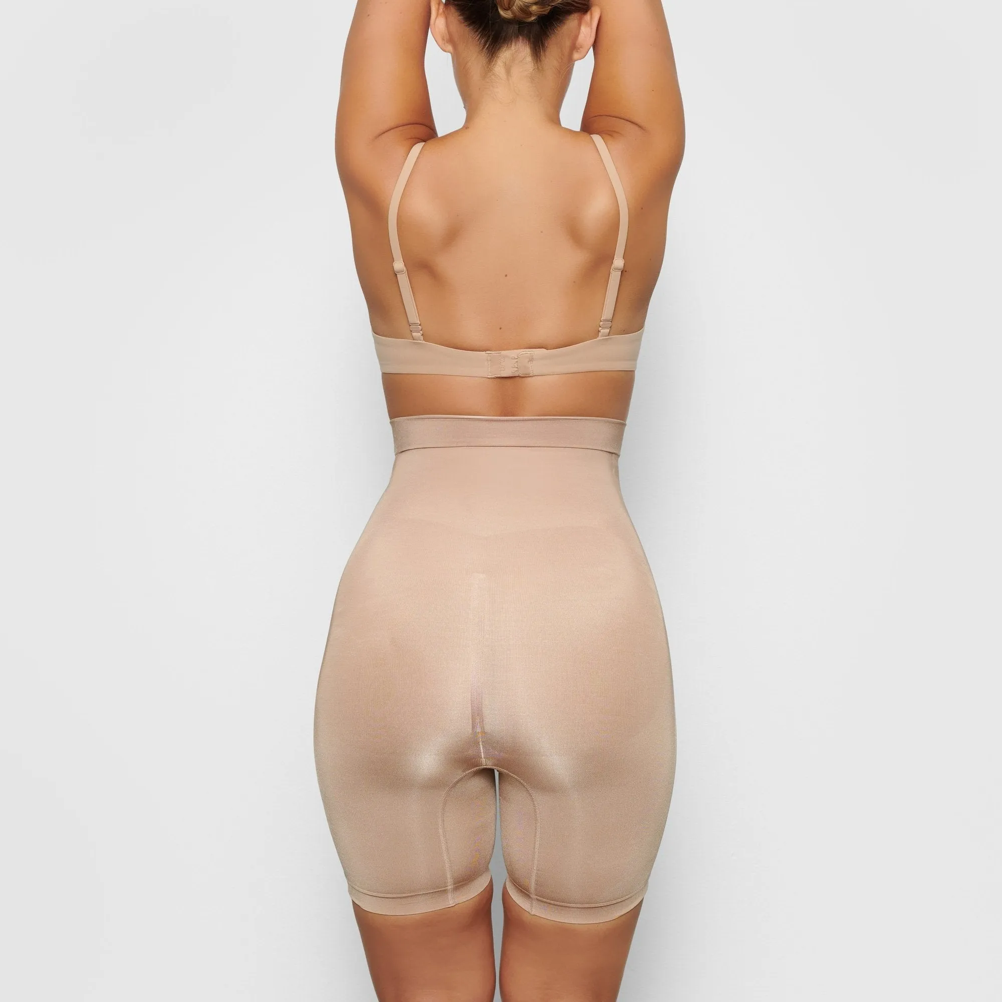 HIGH WAISTED BONDED SHORT W. OPEN GUESST | CLAY