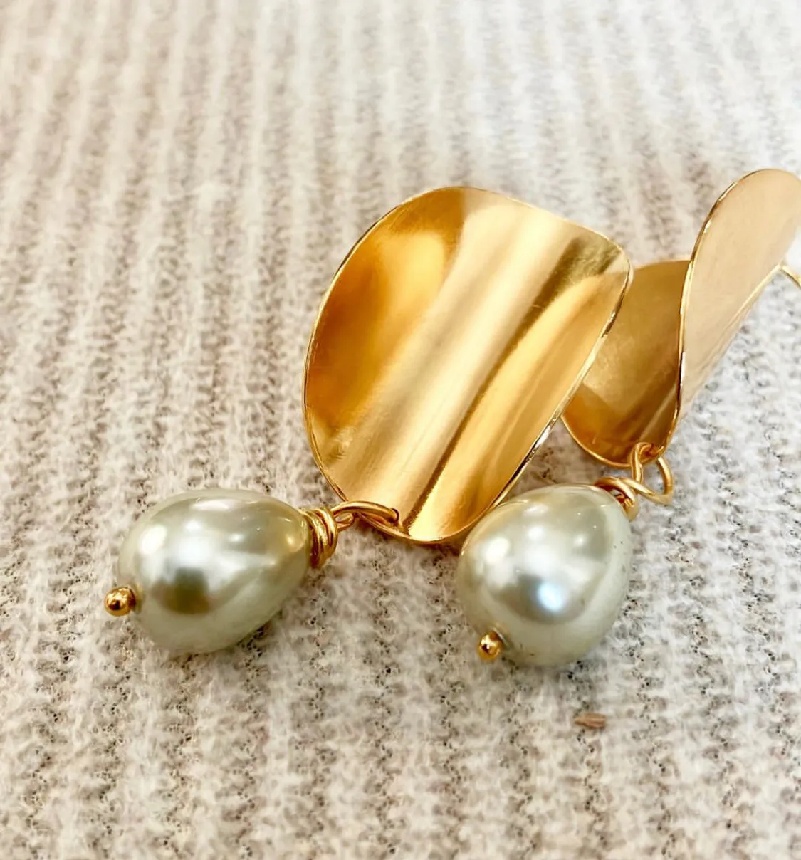 Idunnu Pearl Earrings