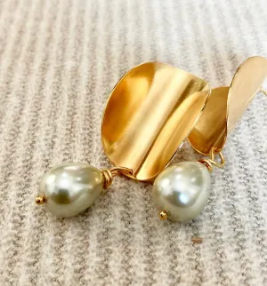 Idunnu Pearl Earrings